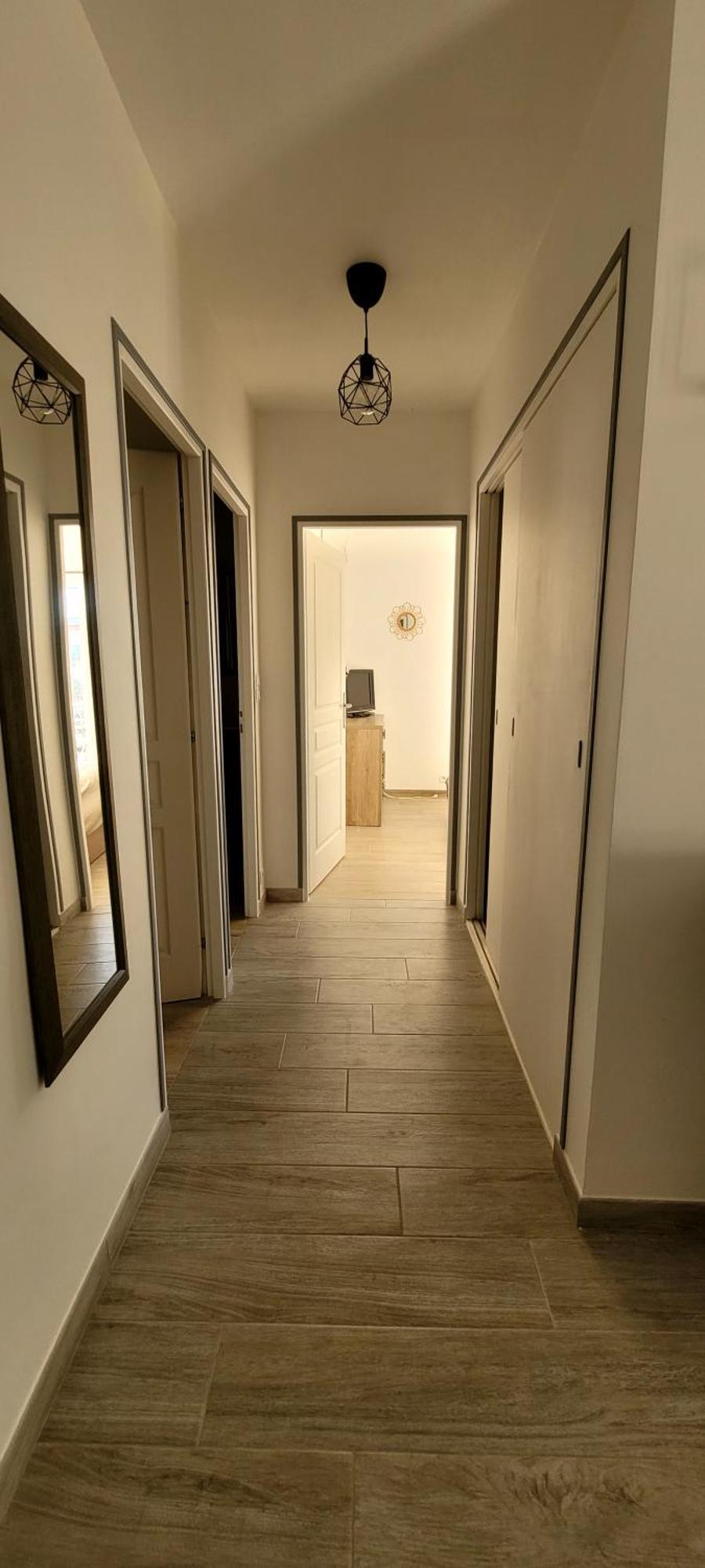 T3 A 50 M De La Apartment *
